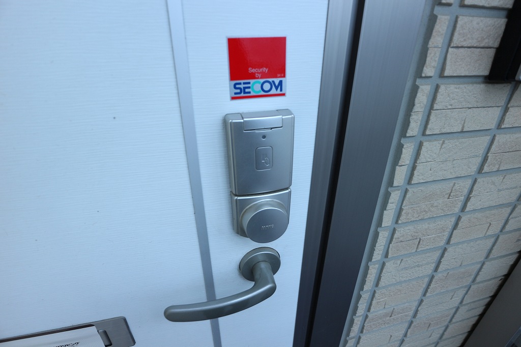 正風館  かざして頂くだけのICカードキーを使用しています。