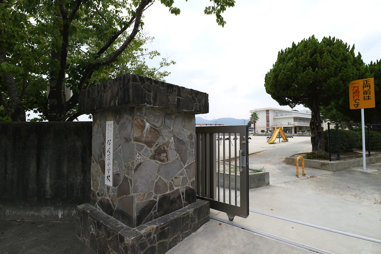 ヴィブレ A棟 飯塚市立伊岐須小学校