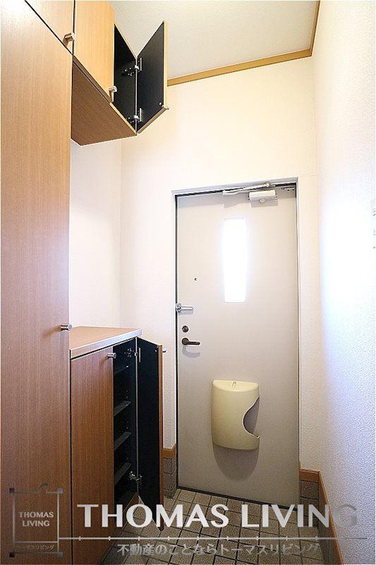 エムボヌール B棟 大容量のシューズボックス付きです。