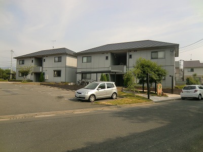メゾンそれいゆB棟 3棟並んで建ってます