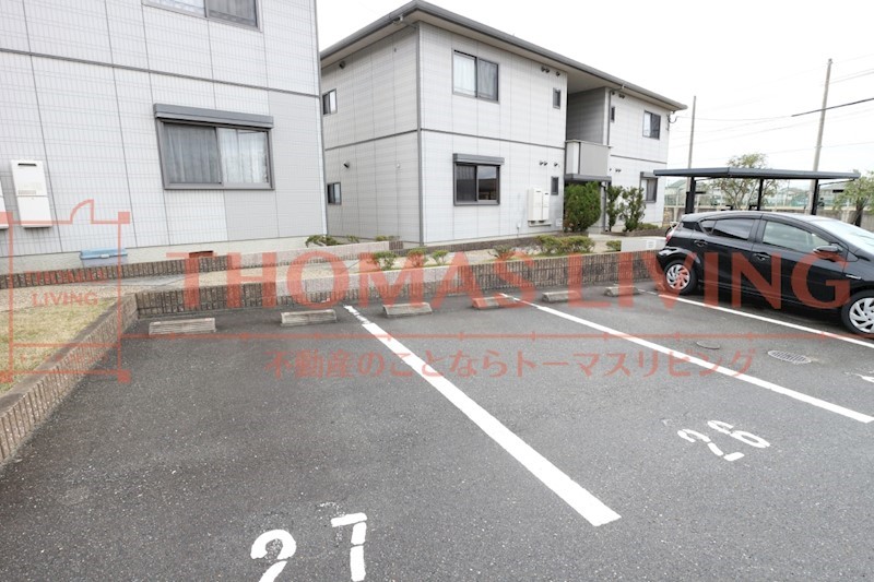 メゾンそれいゆB棟 駐車場