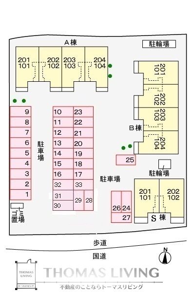 ファミールメゾン A棟 駐車場
