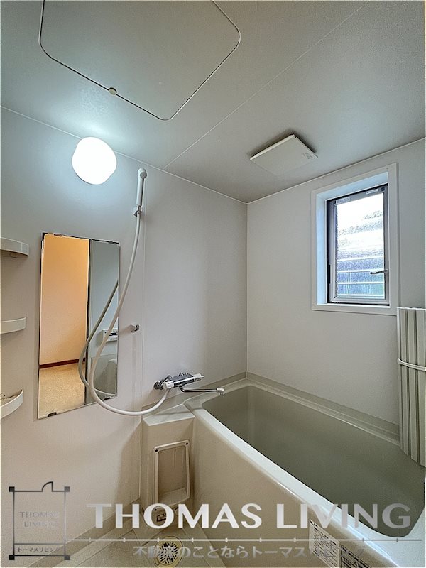 カーサベローナⅡ A棟 小窓があり換気がしやすいですよ。