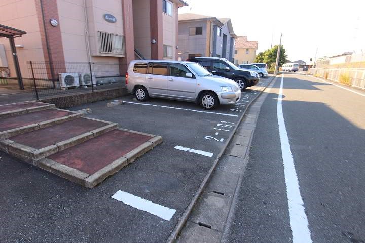 ルーブル 広々とした駐車場