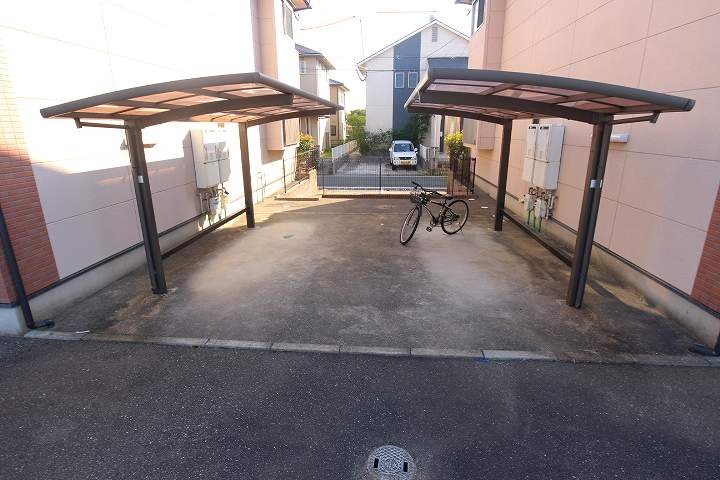 ルーブル 屋根付き駐輪場