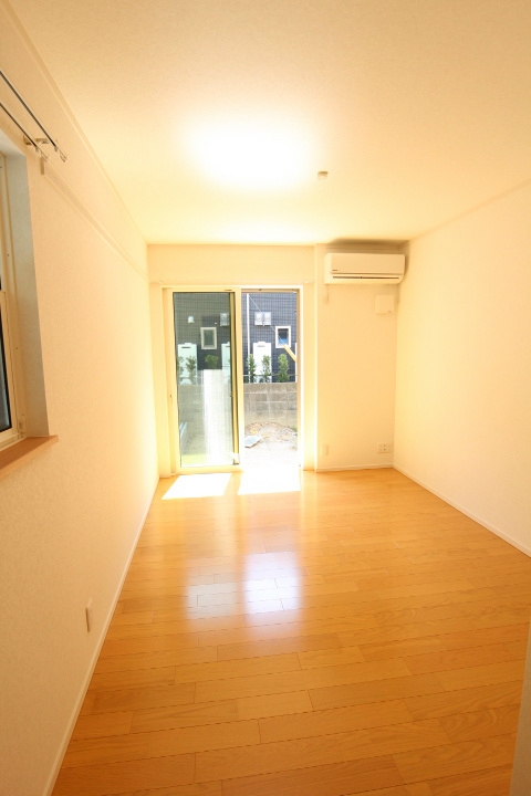 JANE HOUSE（ジェーンハウス） 日当たり良好で広いリビング※別号室参考写真