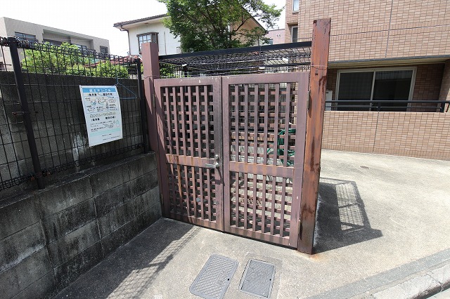ドミール六本松 ゴミ置場
