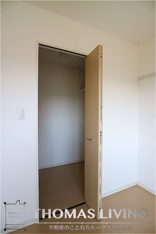 TWINS（ツインズ）A 大容量のウォークインクローゼット。荷物の多いファミリーさんも安心です。
