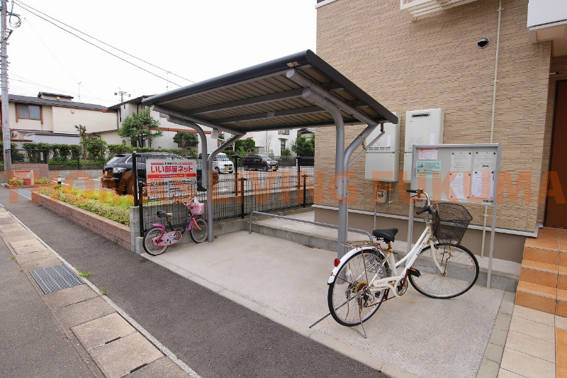 カモミールＤ 駐輪場