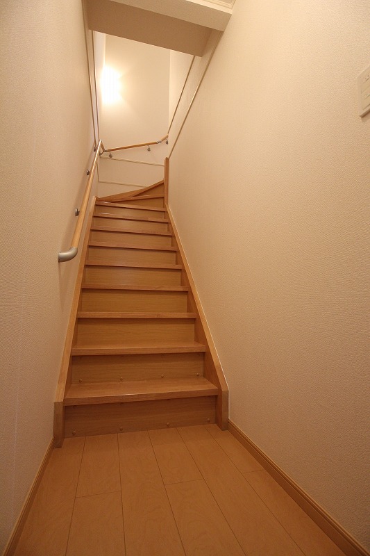 シーサイドＦメゾン 玄関を開けるとお部屋に上がる階段になります。