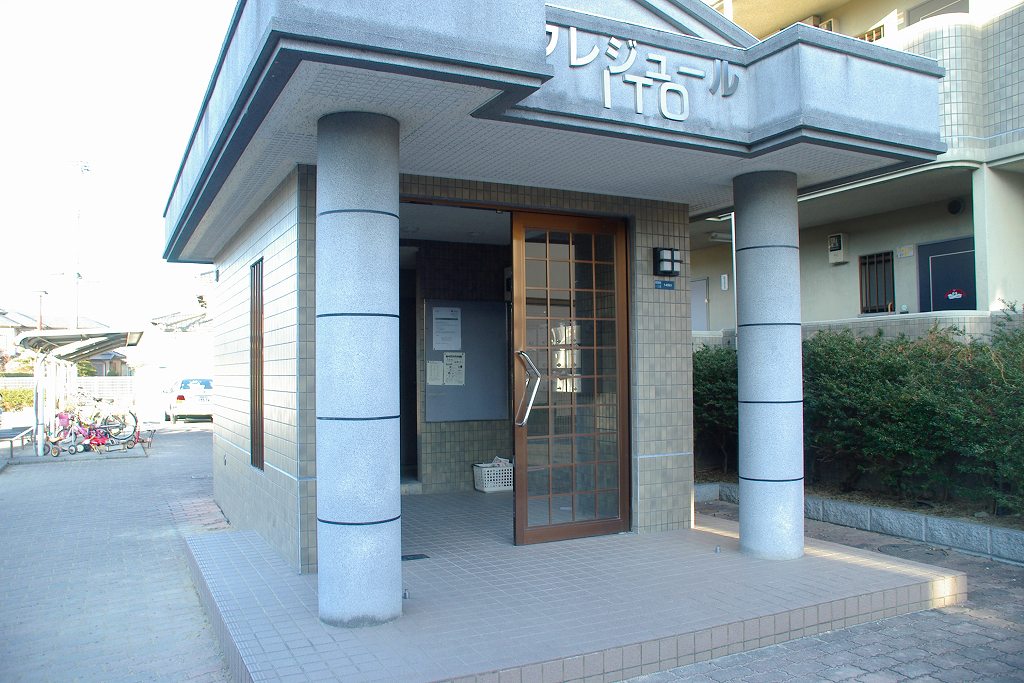 プレジュールITO スーパーがすぐそばにありすごし易い住環境