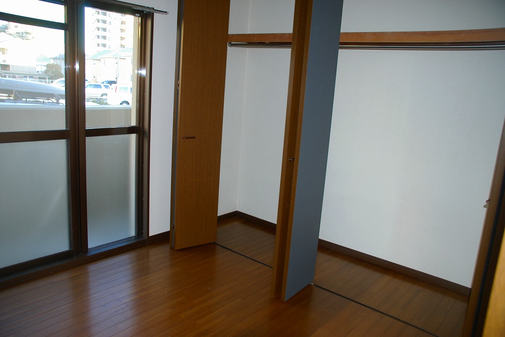 プレジュールITO 壁一面の収納でお荷物の多い方も安心