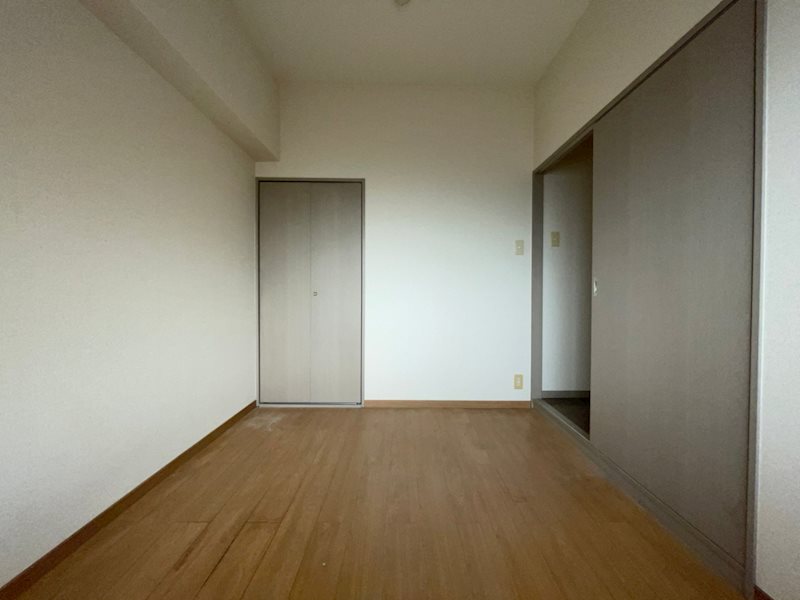 アンピール箱崎東 ※別号室の参考写真になります。