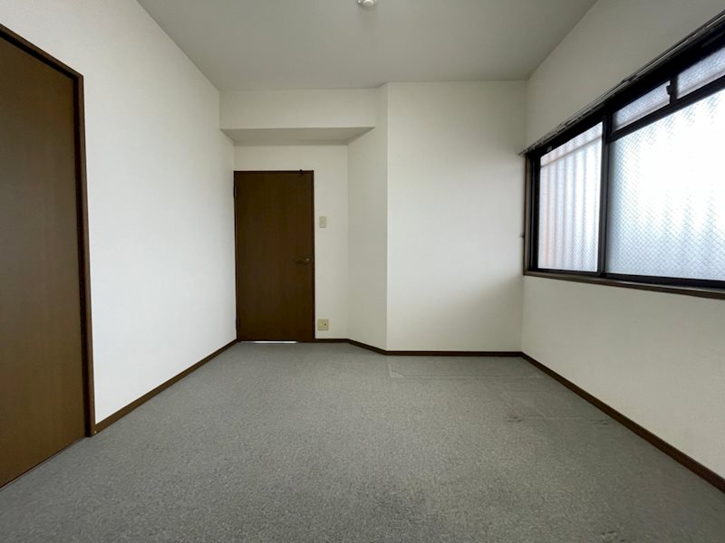 アンピール箱崎東 ※別号室の参考写真になります。