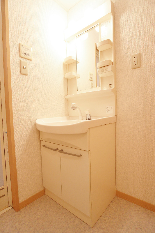 エストレージャ 洗面台　　同型参考写真