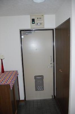 スクエアイン９０‘ 玄関　※別号室参考写真
