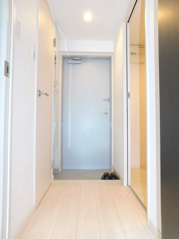 リアンレガーロ井尻ステーションEAST館 玄関　※別号室参考写真