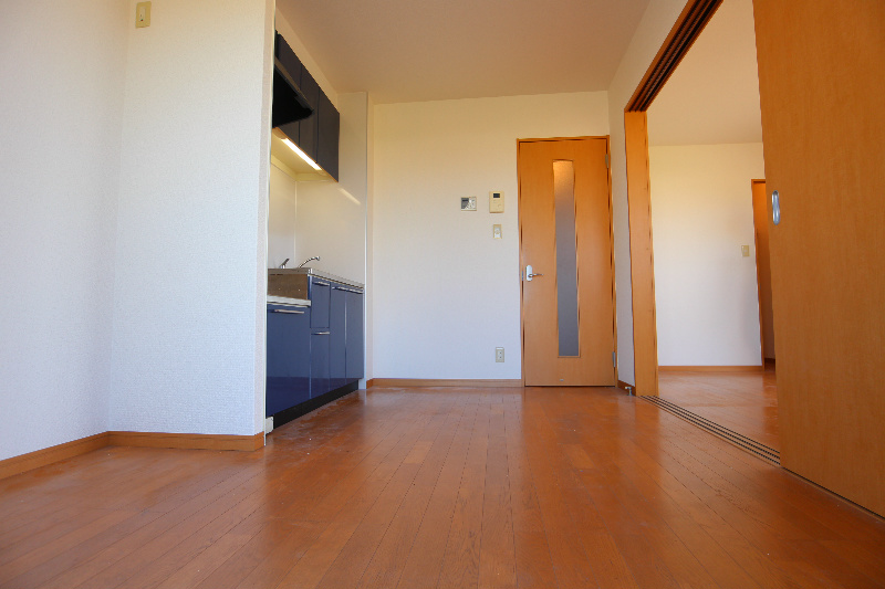 アムールKANKI 広めなダイニングキッチン。