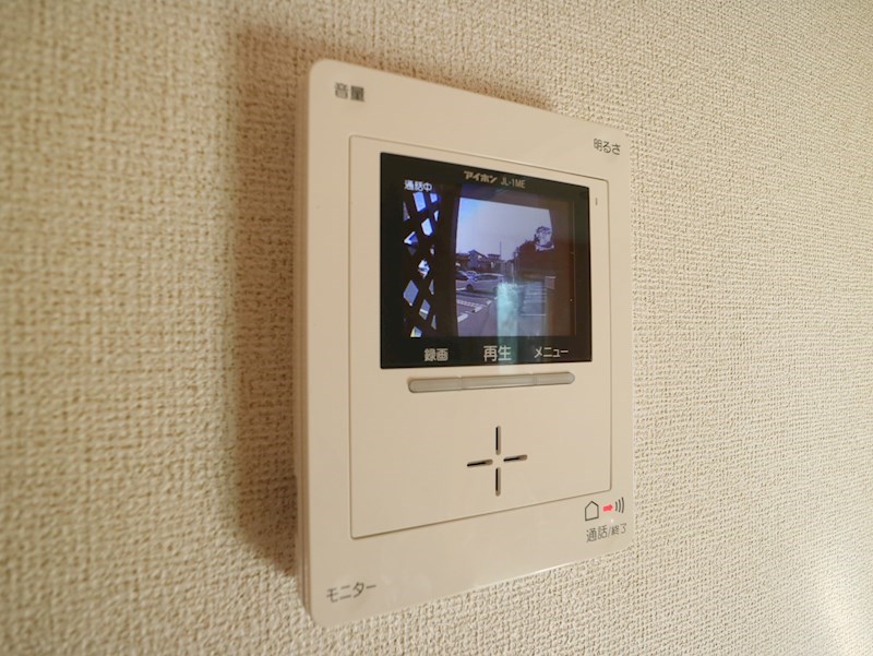 グーテンタークつなわき A モニターインターフォンでセキュリティ面も安心ですね。
