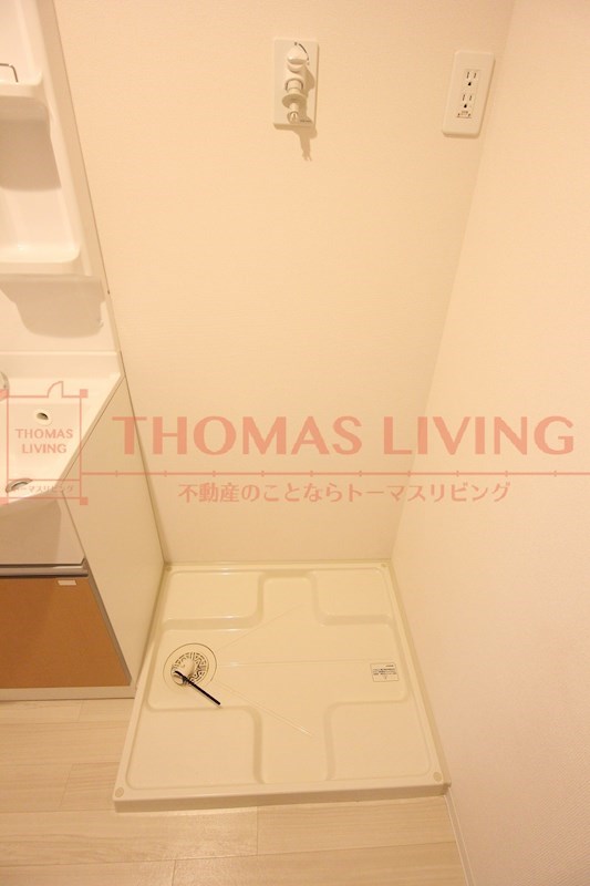 アンフェニ 洗面所には洗濯機置き場が確保されています。