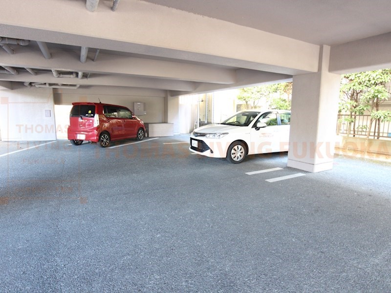 ウイングス学園通りN館 駐車場