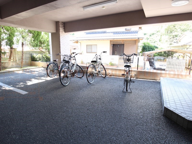ウイングス学園通りN館 駐輪場