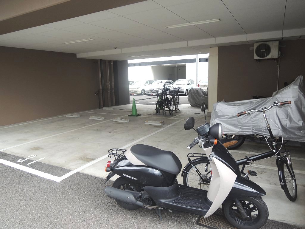 アイセレブ博多南 駐車場