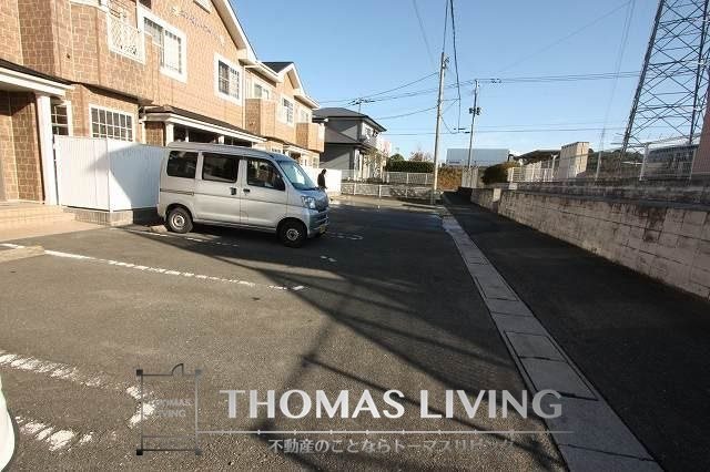 エンゼルポート K 舗装駐車場です。