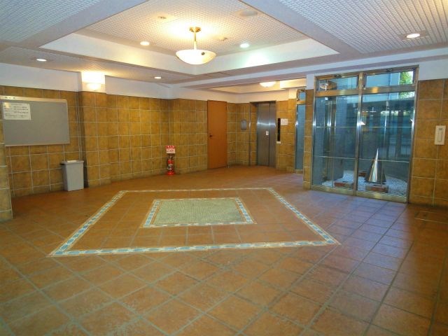プラージュ大橋 ロビー　※別号室参考写真
