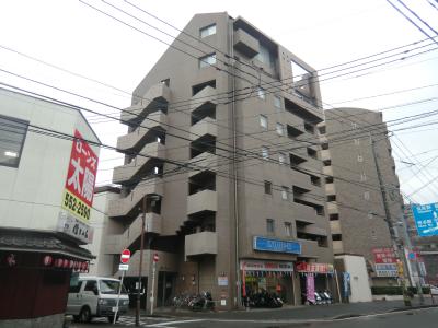 外観　大橋駅徒歩圏内、となりにスーパーがあり便利。