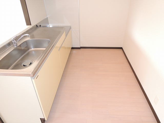 ヴェルゾン キッチンスペースも十分　別号室参考写真