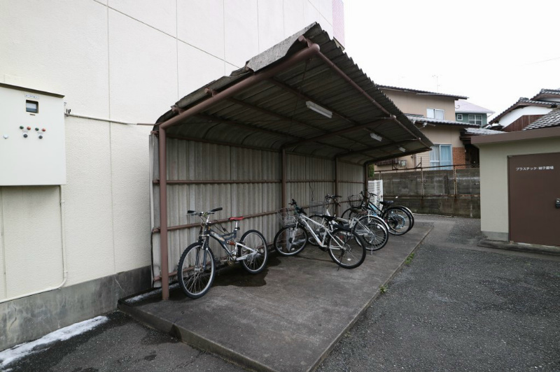 鳥井コーポ 駐輪場
