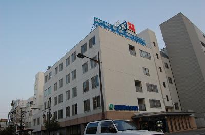 アンピール千早駅前通り 輝栄会病院