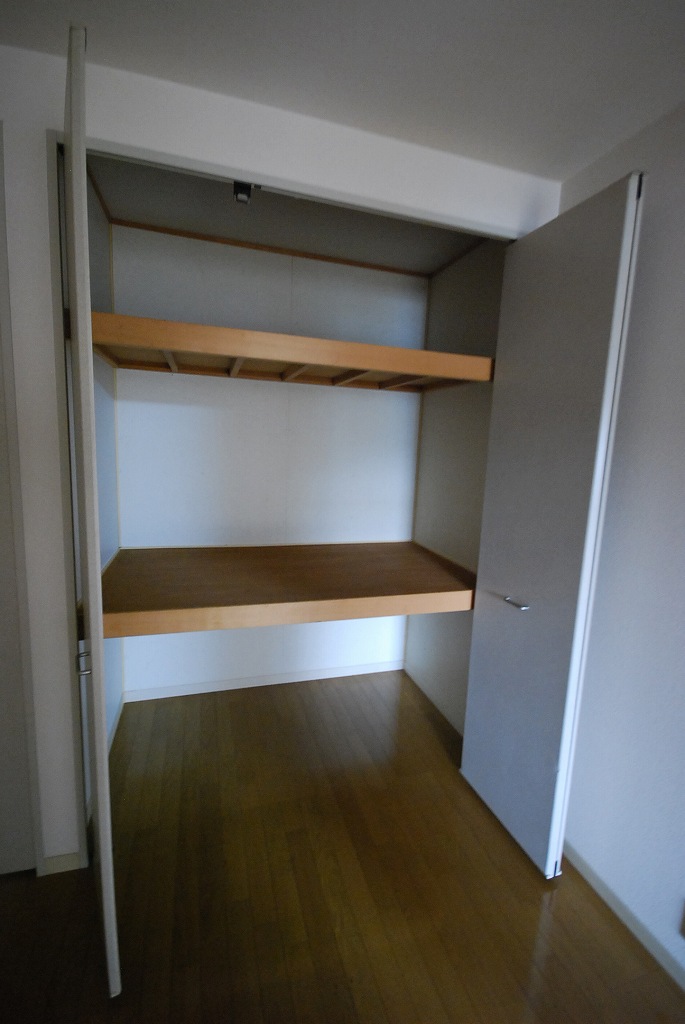 ソレイユ大谷　 収納※他部屋参考写真
