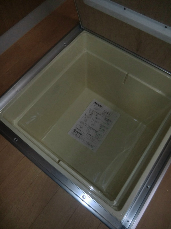 レーヴ・エスチュエール 床下収納　別号室参考写真