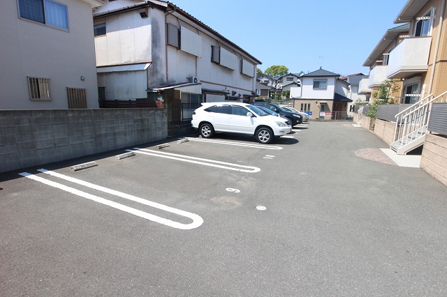 メゾン・ド・ルシオン 駐車場
