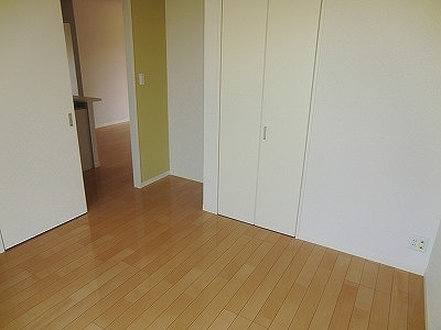 シャーメゾン舞 寝室におススメの独立した洋室です。