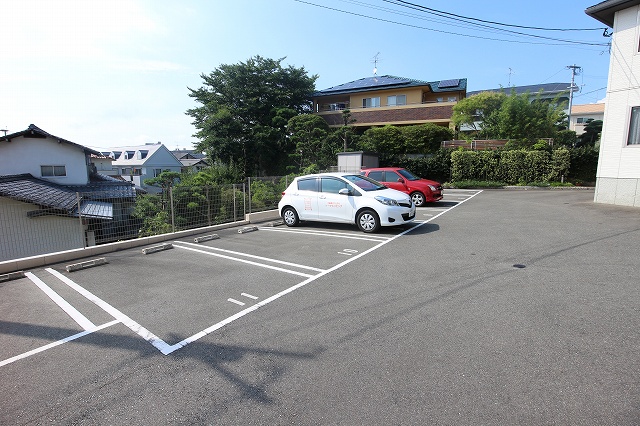 セレーノ・プレイスB 駐車場