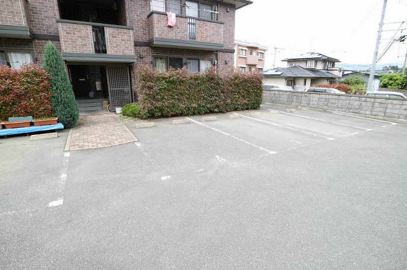 アメニティ壱番館 駐車場