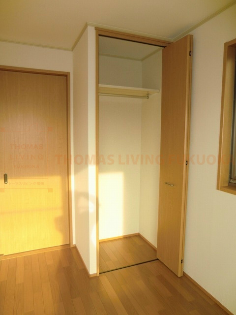 ディモア花見が丘 洋室には2部屋とも収納ございます。