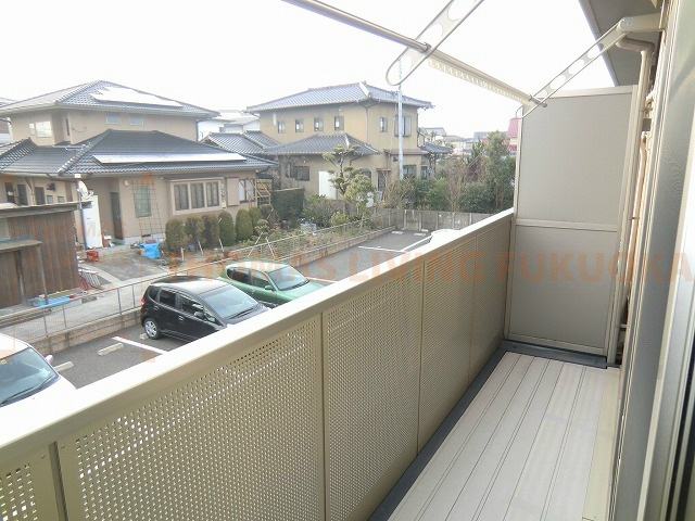 ディモア花見が丘 目の前は駐車場なので外からの視線も気になりにくいです。