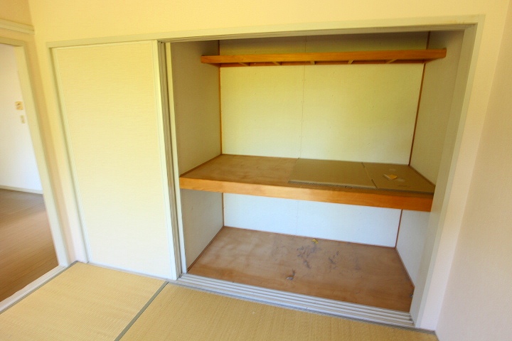 パークサイド都府楼館Ⅰ 壁一面の収納でお荷物の多い方も安心※別号室参照