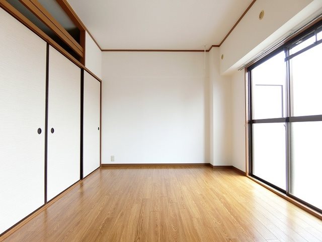 シャトル浩栄 洋室