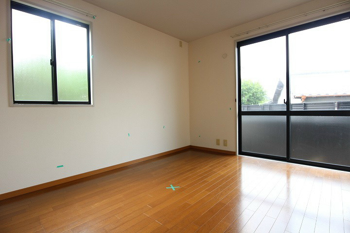 ヴィラージュ松倉　 洋室　採光があり明るいお部屋です。