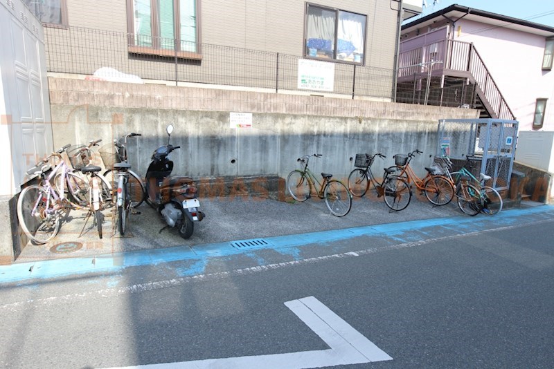 オークヒルズ二日市 駐輪場　筑紫野市、太宰府市の賃貸物件はトーマスリビングまで