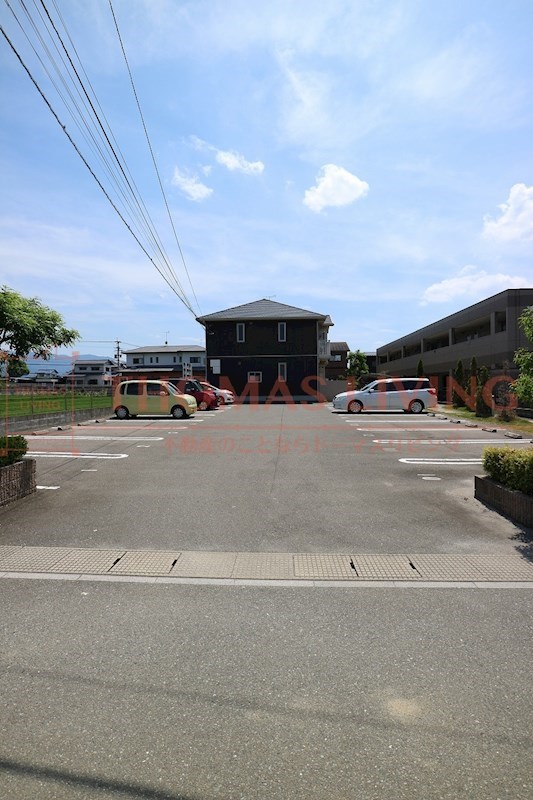 ディアスガーデン二番館 駐車場