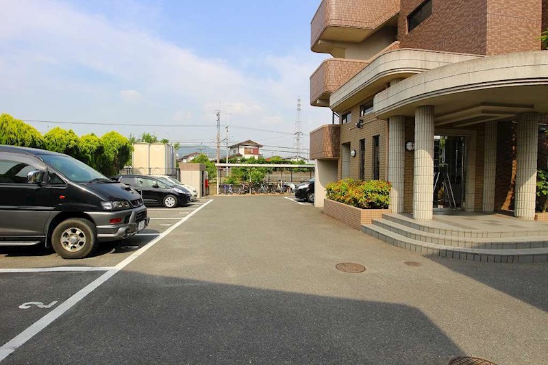 フルール98 駐車場