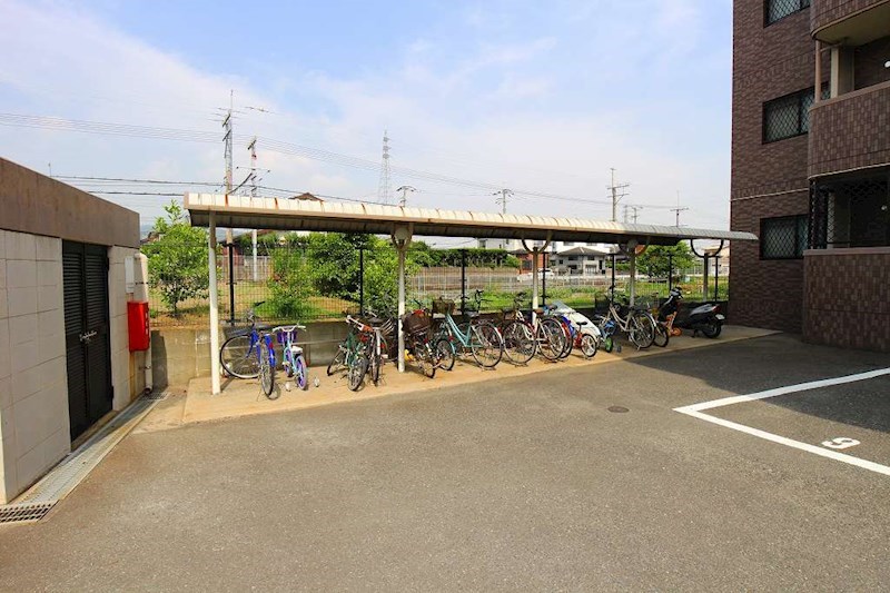 フルール98 駐輪場