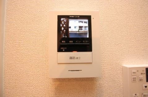 リュクス モニター付きインターフォンでセキュリティ面も安心ですね。