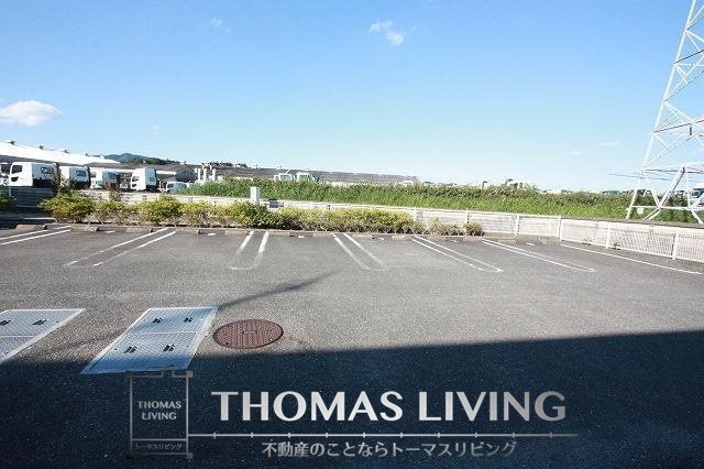 シャルマン横田 B棟 駐車場